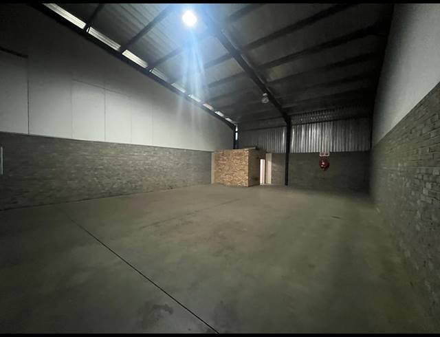 290M² WAREHOUSE FOR SALE IN APEX